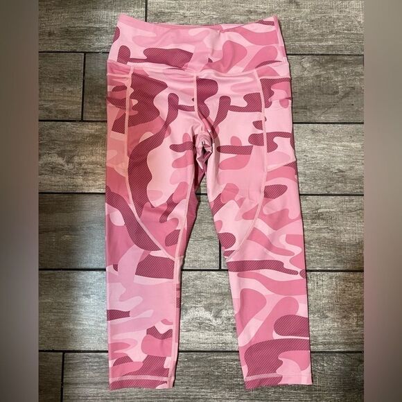 Zyia Light N Tight Capri Leggings - Picture 5 of 10